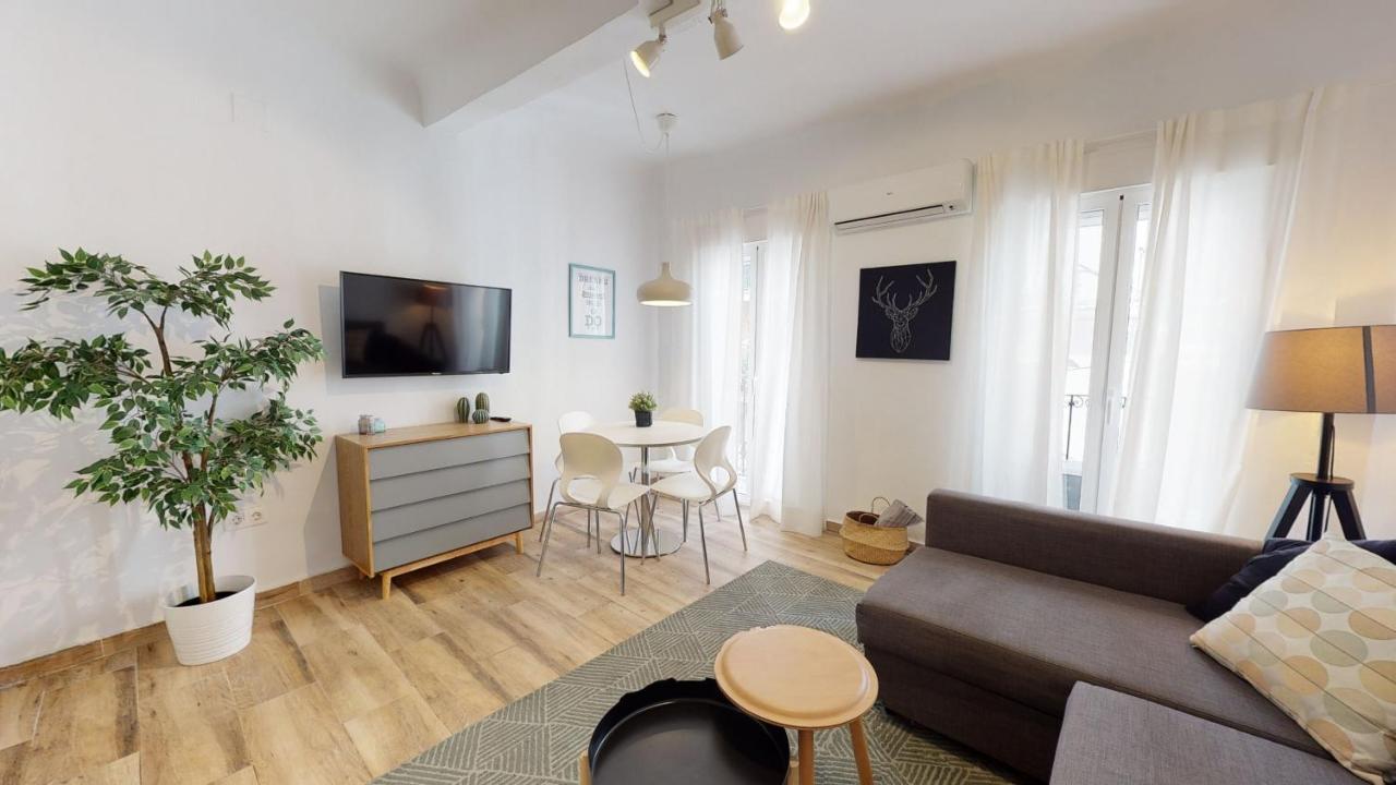 Friendly Center Apartment *