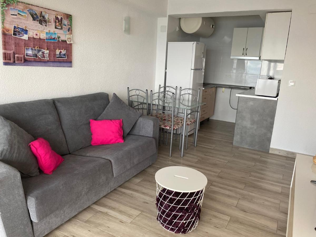 Apartamento Con Terraza Y Vistas Al Mar. Urb Monte Y Mar Alicante