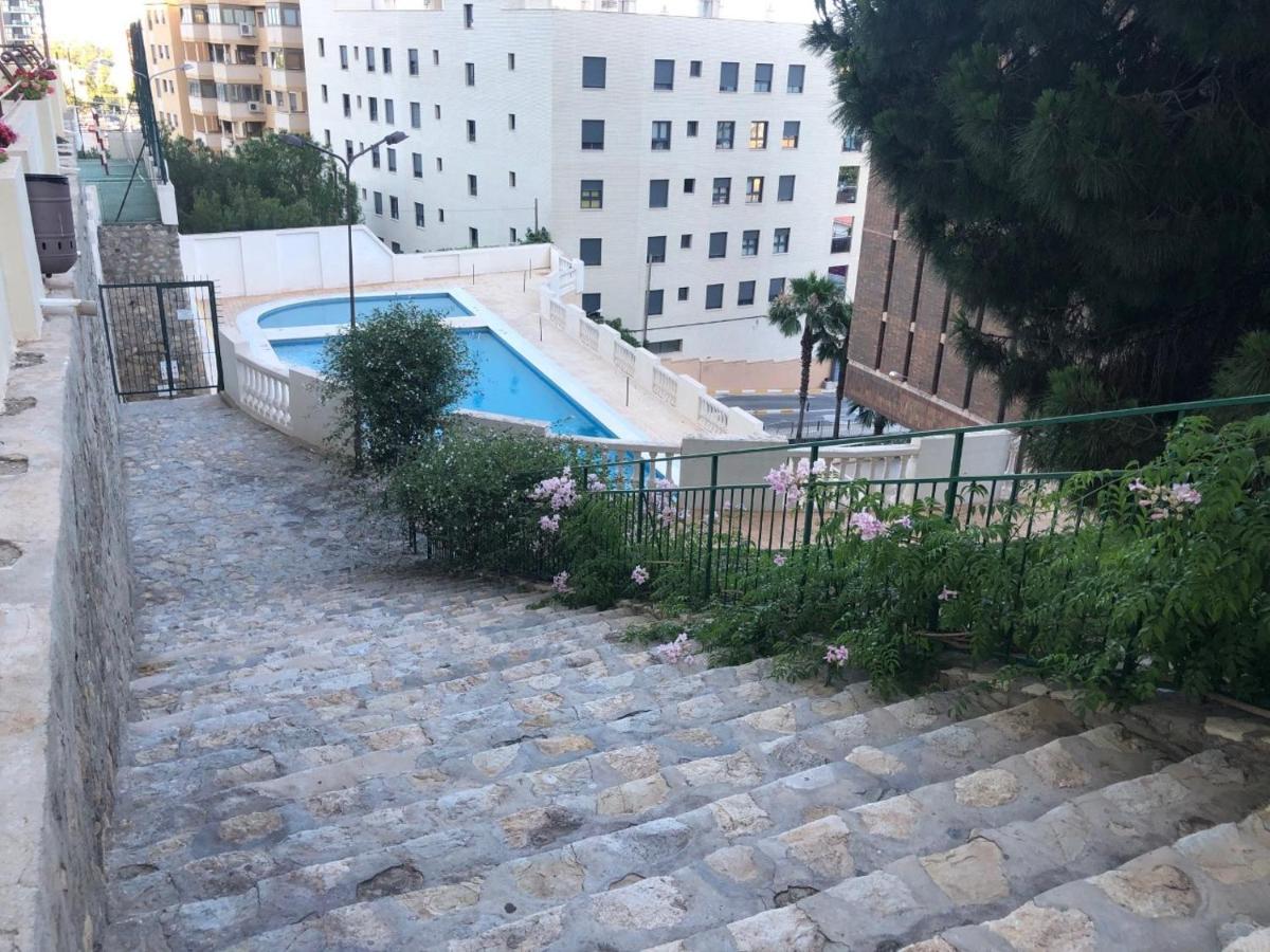 Apartamento Con Terraza Y Vistas Al Mar. Urb Monte Y Mar Alicante