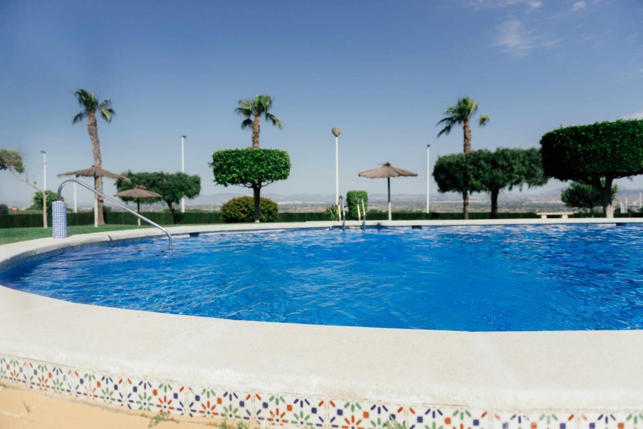 Appartement Stunning 2 Bedroom With Pool View *