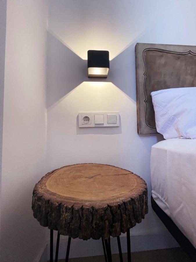 Town Hall Apartment *