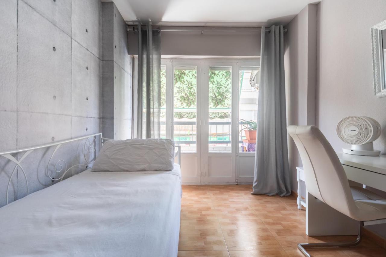 Eve ,estacion Homestay Alicante