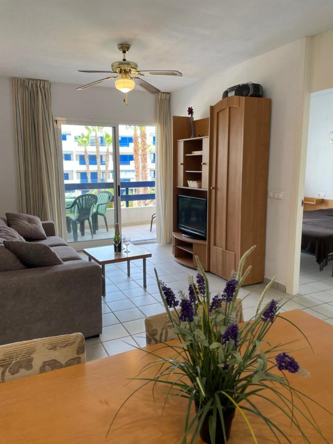 Huoneisto Apartamento En La Calma Con Vistas A La Piscina