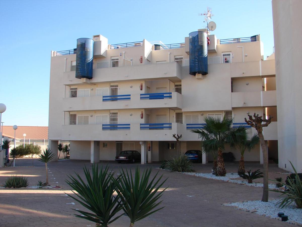 Huoneisto Apartamento En La Calma Con Vistas A La Piscina *