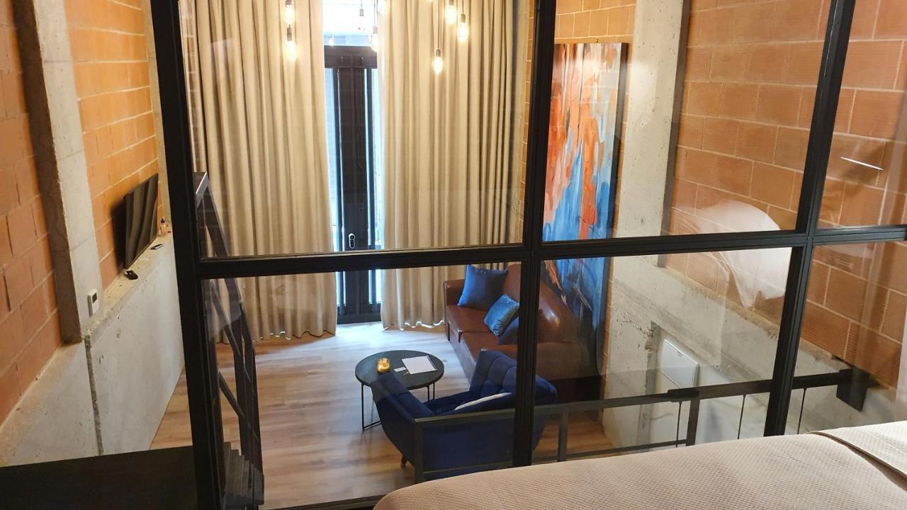 Huoneisto Two-level Catchy Loft & Castle *