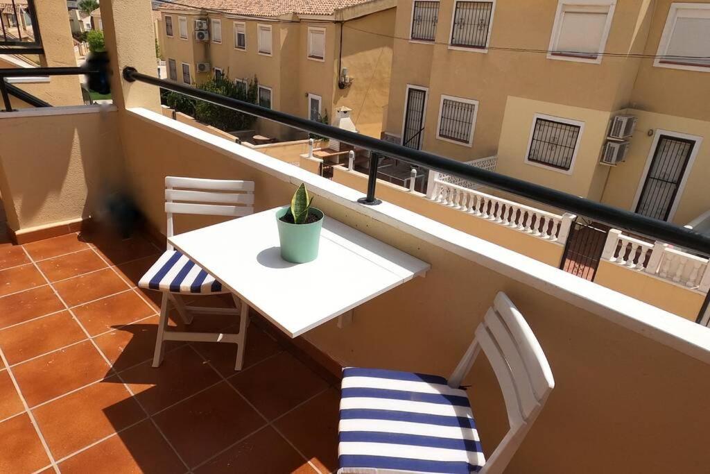 Close To Beaches & Golf Courses - With Pool & Bbq Apartment *