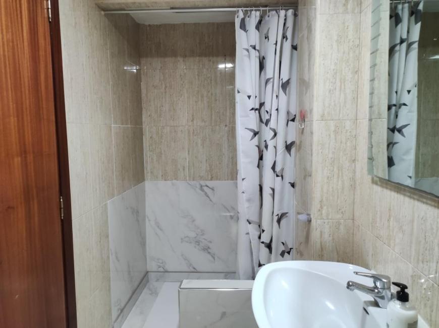 35-3- Комната В Квартире Для Семьи От 1 До 4 Человек В Центре Аликанте Habitación en casa particular Alicante