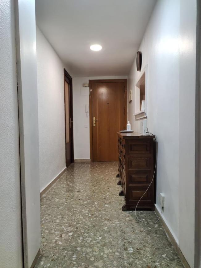 Habitación en casa particular 35-3- Комната В Квартире Для Семьи От 1 До 4 Человек В Центре Аликанте