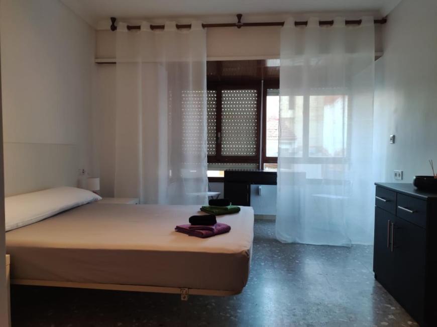 35-3- Комната В Квартире Для Семьи От 1 До 4 Человек В Центре Аликанте Habitación en casa particular