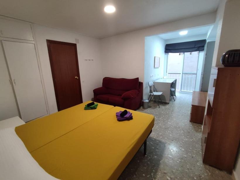 Accommodatie bij particulieren 35-4- Комната В Квартире С Раздельными Кроватями И Холодильником Для От 1 До 5 Человек В Центре Аликанте Alicante
