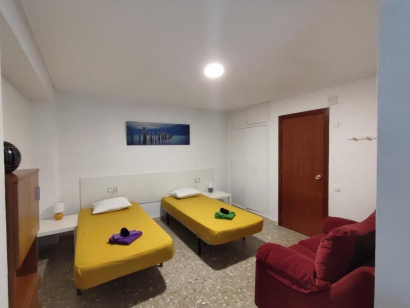 Accommodatie bij particulieren 35-4- Комната В Квартире С Раздельными Кроватями И Холодильником Для От 1 До 5 Человек В Центре Аликанте Alicante