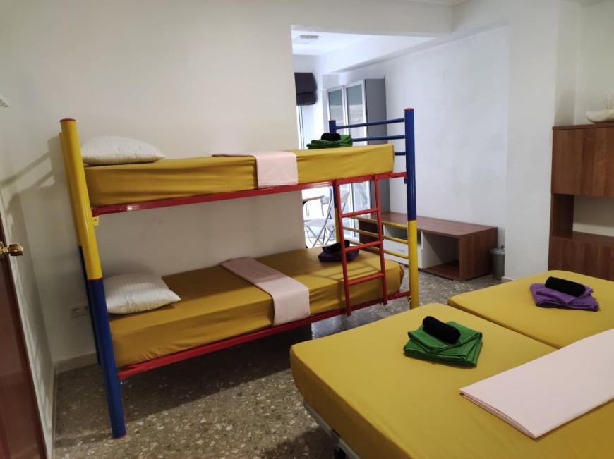 Accommodatie bij particulieren 35-4- Комната В Квартире С Раздельными Кроватями И Холодильником Для От 1 До 5 Человек В Центре Аликанте Alicante