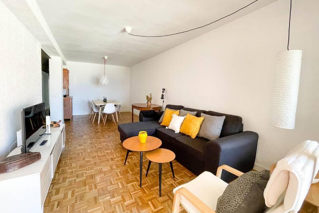 Con Personalidad A 600 M De La Playa. Apartamento *