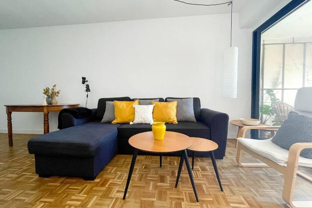 Con Personalidad A 600 M De La Playa. Apartamento *