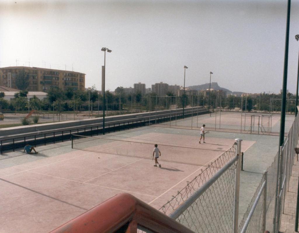 Hospedagem domiciliar 30-1- комната в квартире для 1 до 2 человек, Alicante