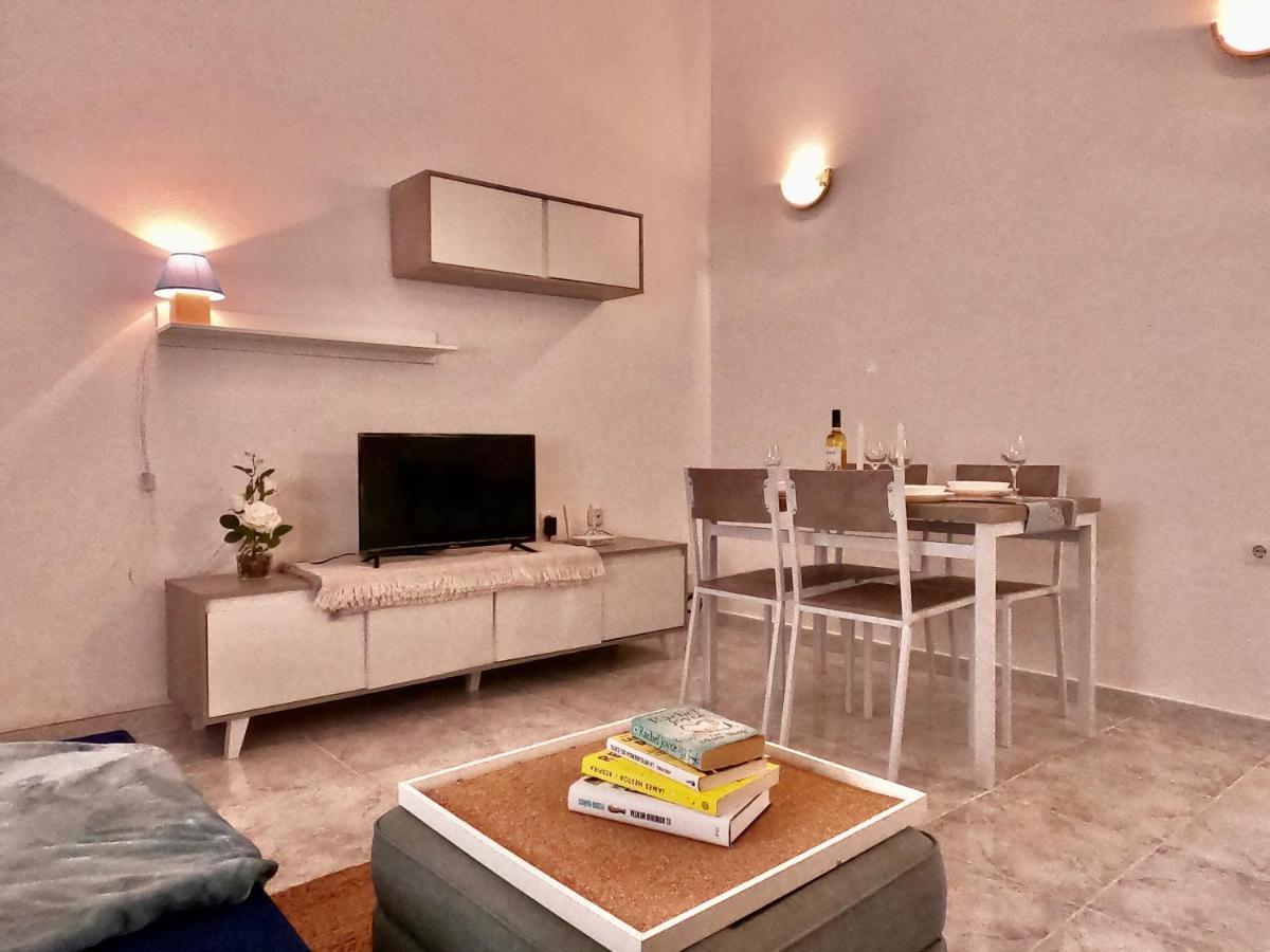 Apartment Close To Beaches & Golf Courses - With Pool & Bbq *