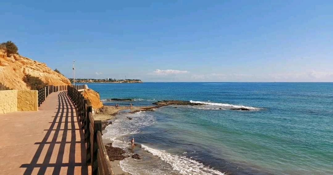 Apartment Close To Beaches & Golf Courses - With Pool & Bbq *