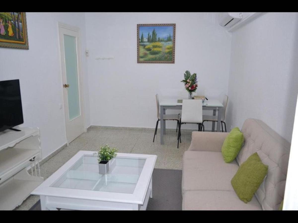 Apartment 15 Minutes Walk To The Centre And 3 Bedroom Deluxe -esp1yr *