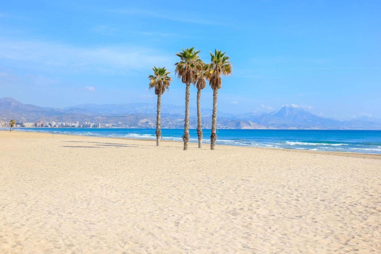 Arena En Playa De San Juan Alicante