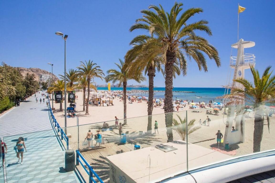 Huoneisto Alicante Beach Apartment