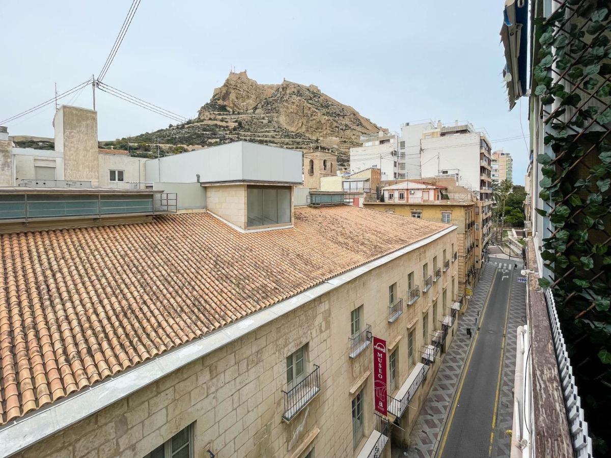 Piso En Primera Linea Con Vistas Al Castillo * Alicante