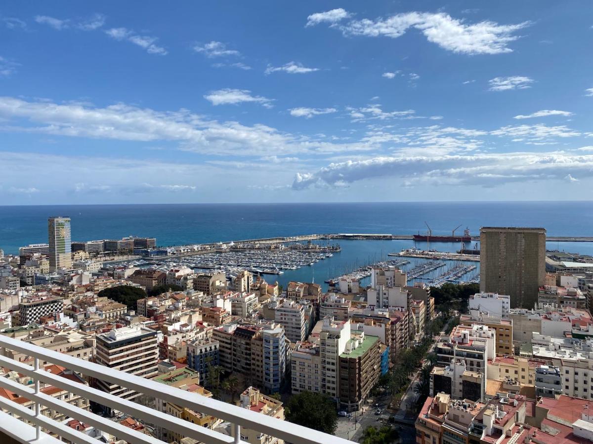 29th Floor & Sea View Apartment