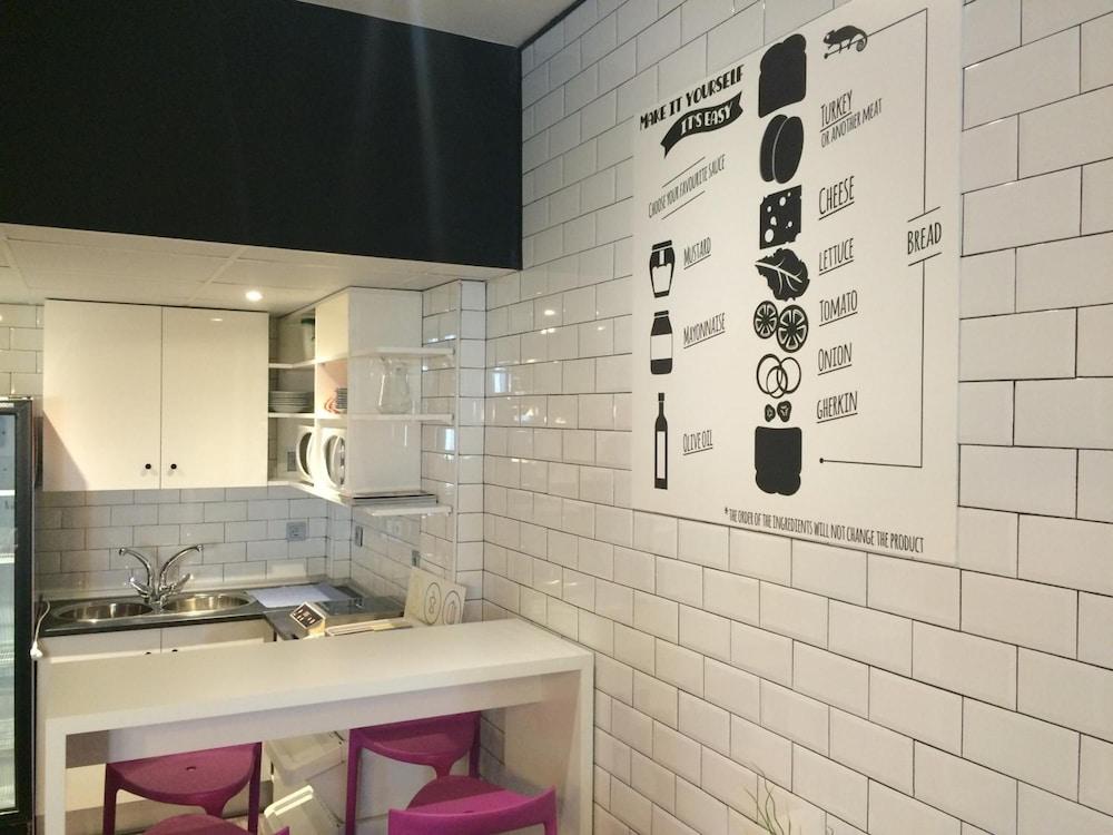Chameleon Hostal Alicante