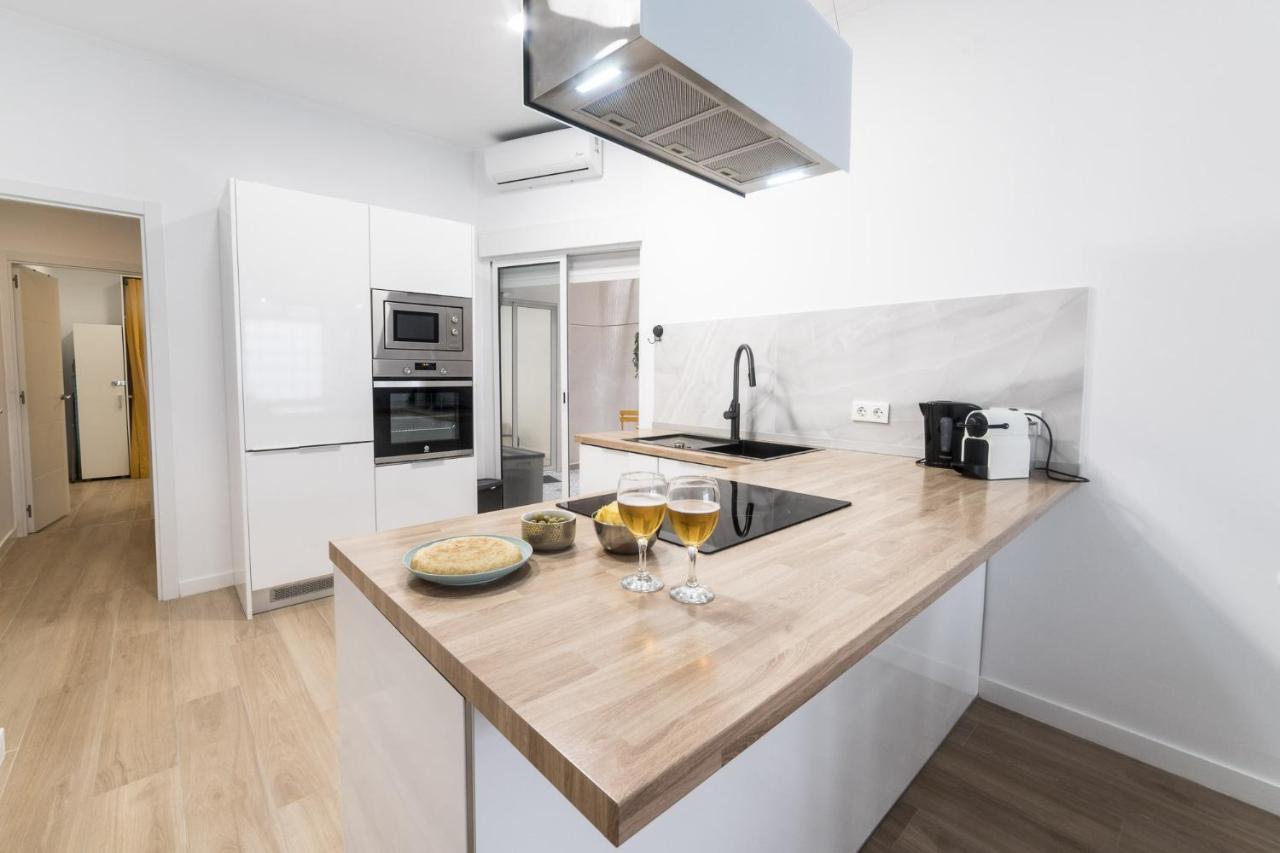 Moonkey - Apto. Albeniz, Con Acogedor Patio Apartment *