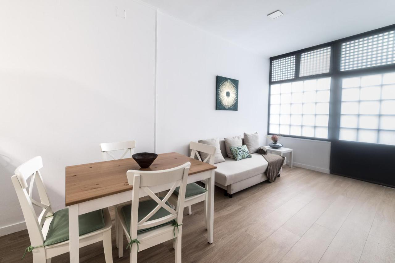 Moonkey - Apto. Albeniz, Con Acogedor Patio Apartment