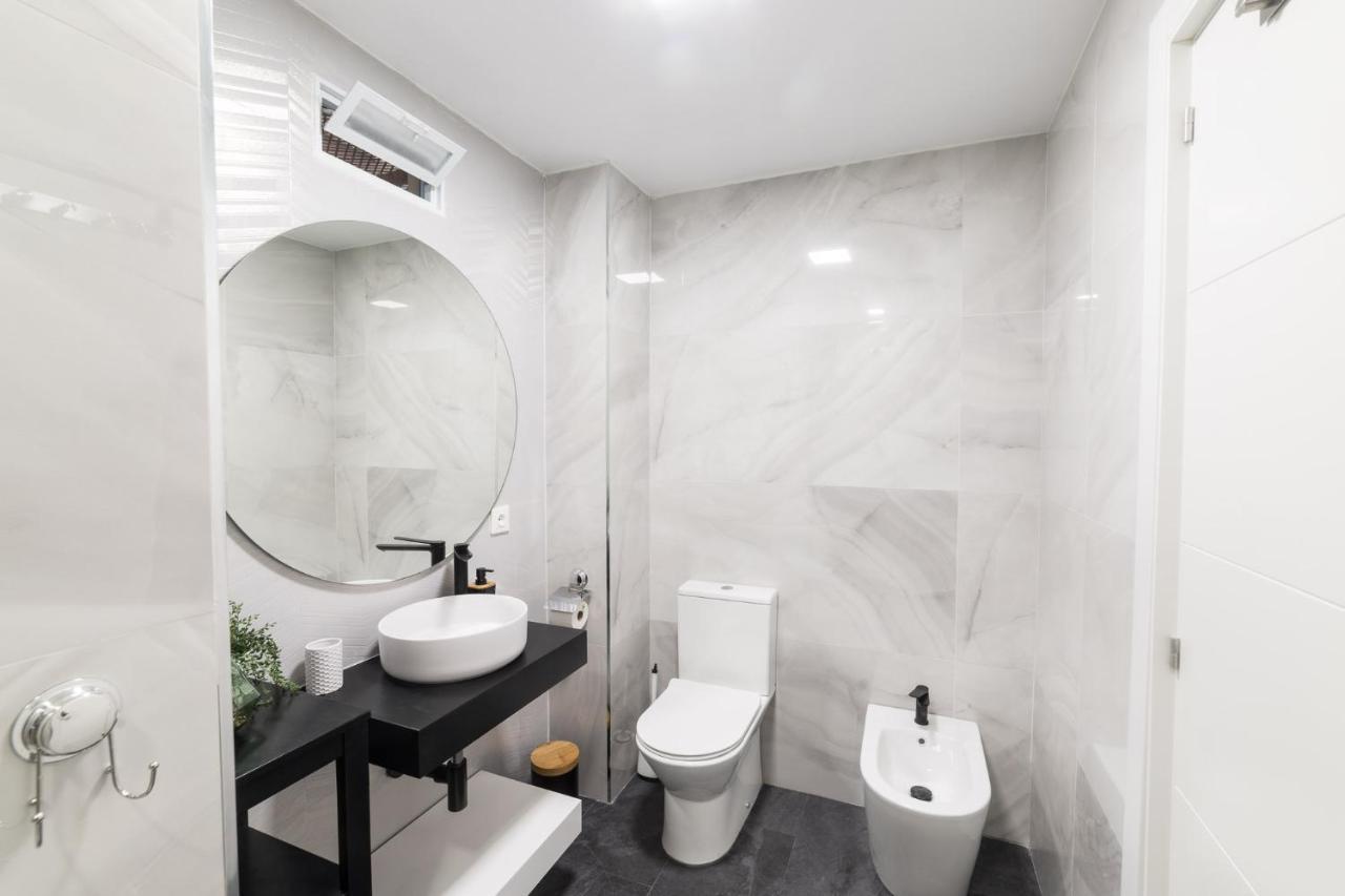Moonkey - Apto. Albeniz, Con Acogedor Patio Apartment