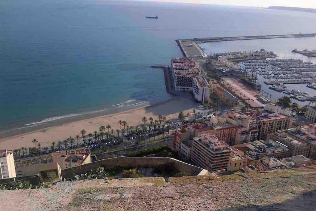 Comfortable And Spacious 3 Bedroom Apartment *