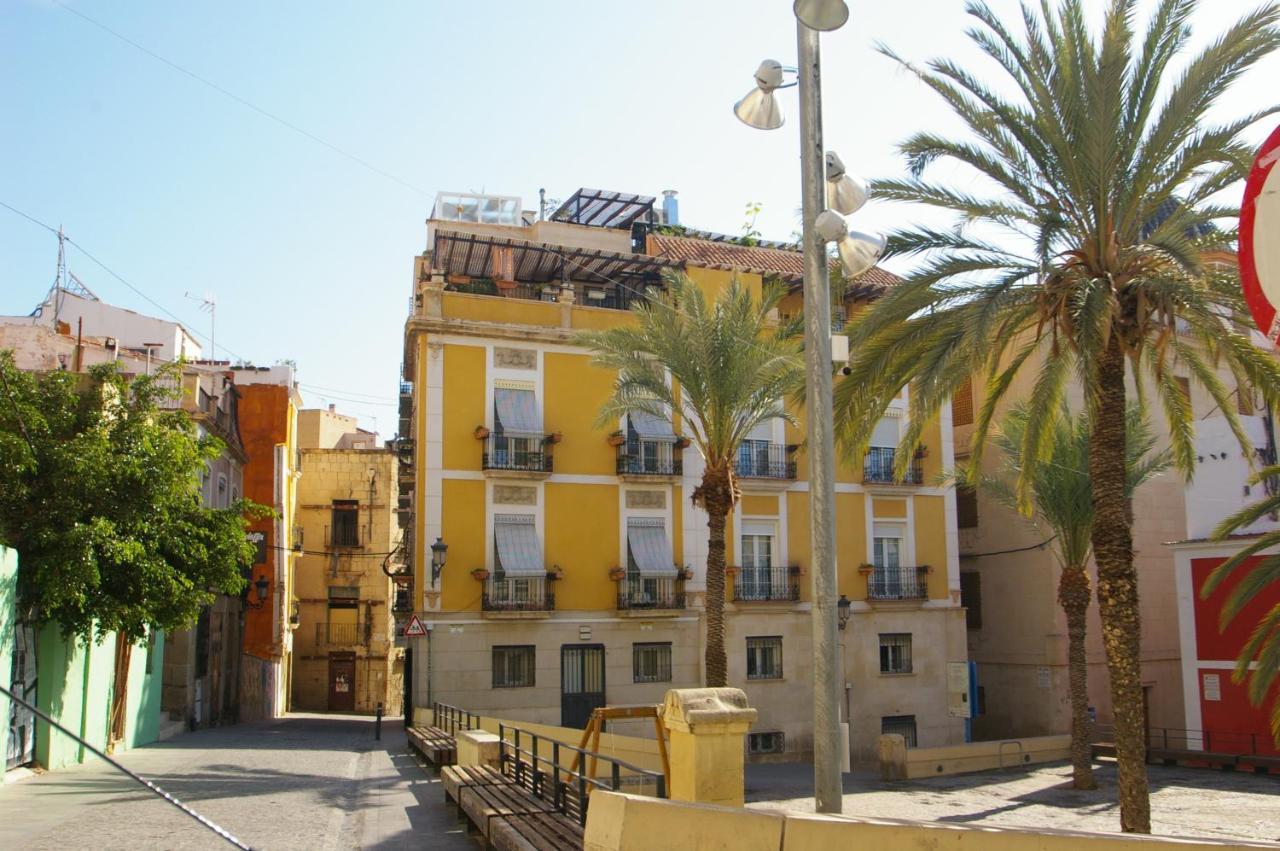 Huoneisto Edificio Amarillo En El Barrio *