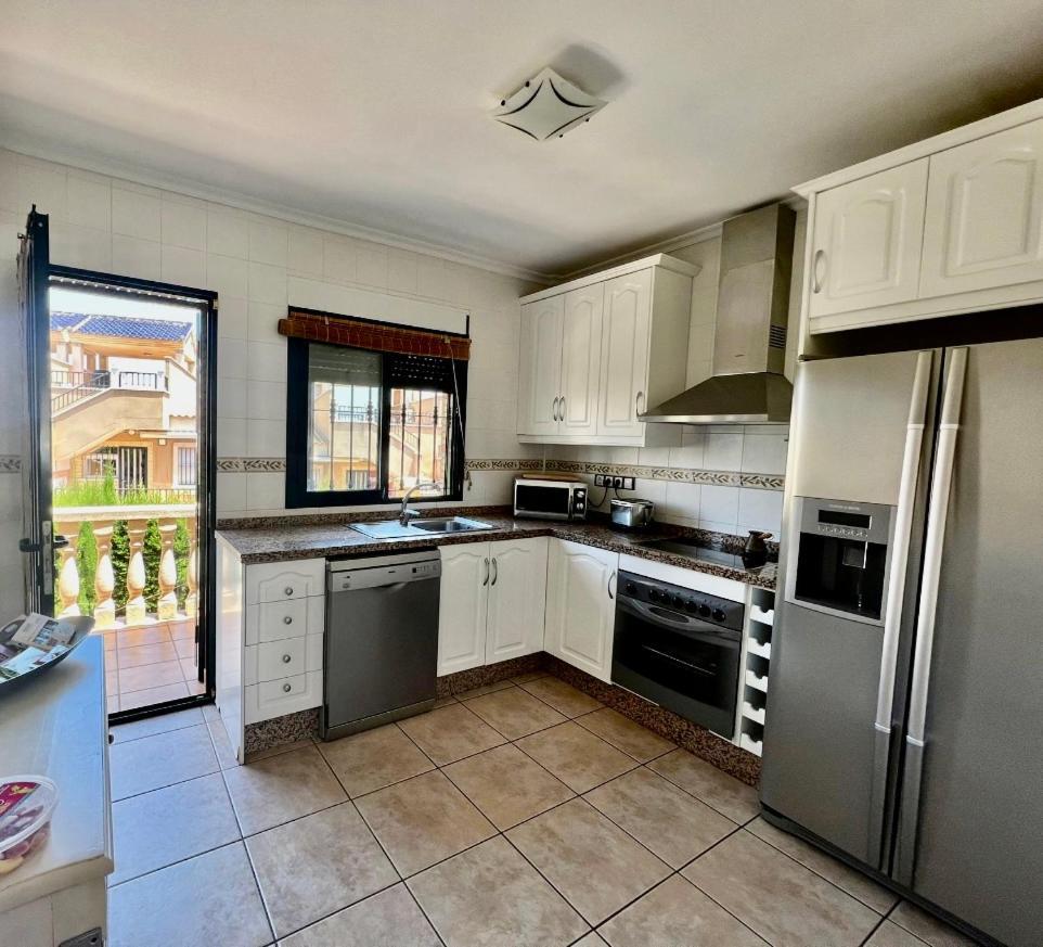 Rayo Rojo In Brias- Y -golf 6 Calle Ebro Huvilat