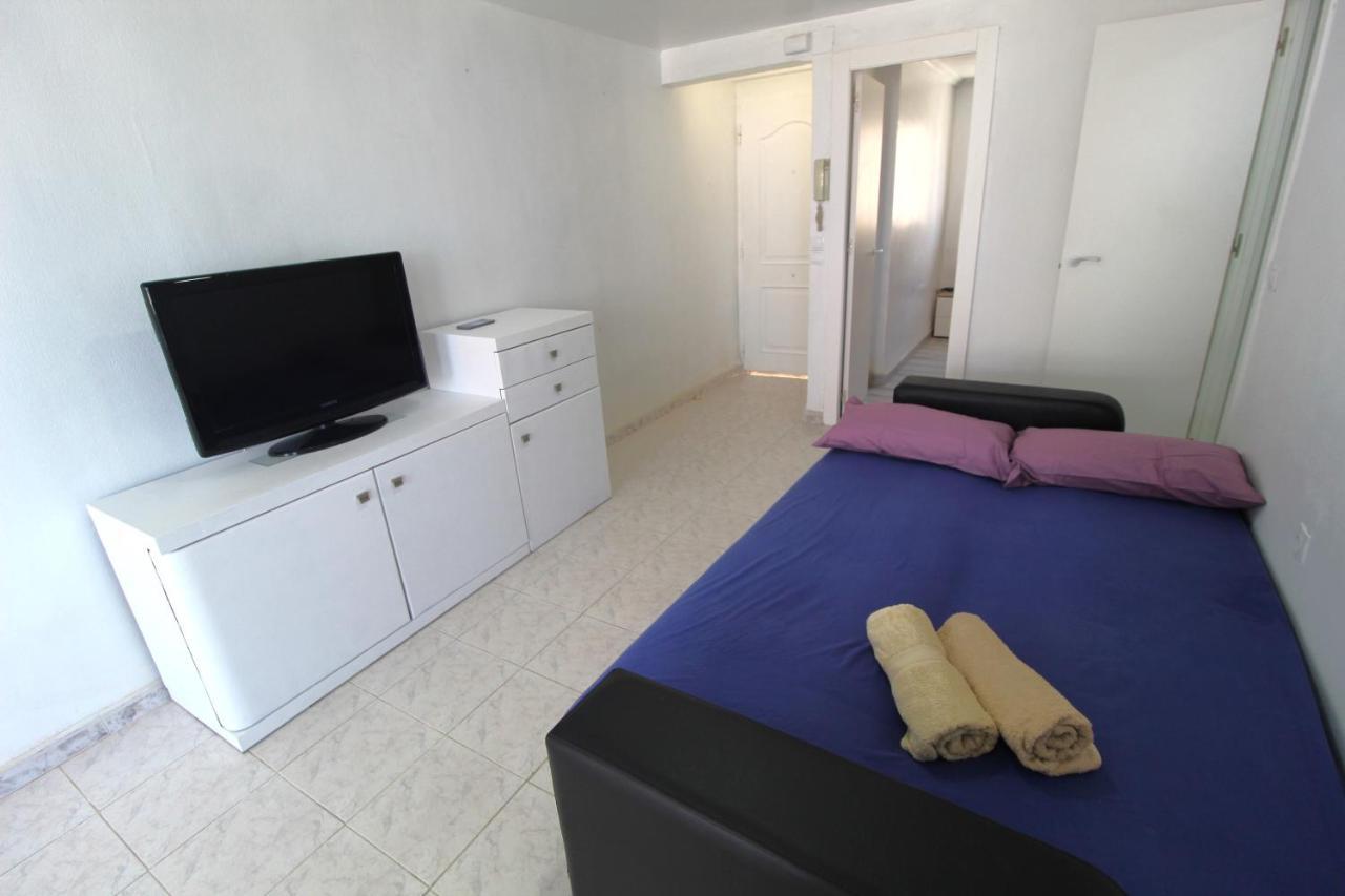 Coastal Retreat: Cabo De Las Huertas Beachfront Apartamento Alicante