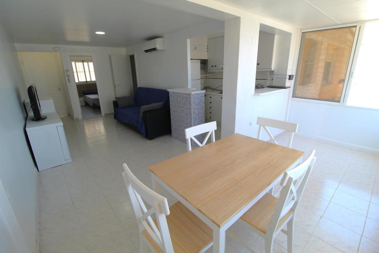 Coastal Retreat: Cabo De Las Huertas Beachfront Apartamento Alicante