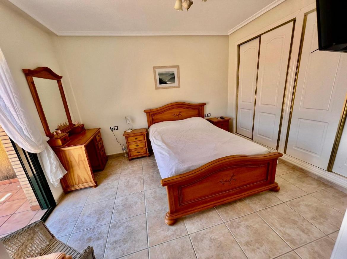 Rayo Rojo In Brias- Y -golf 6 Calle Ebro Huvilat