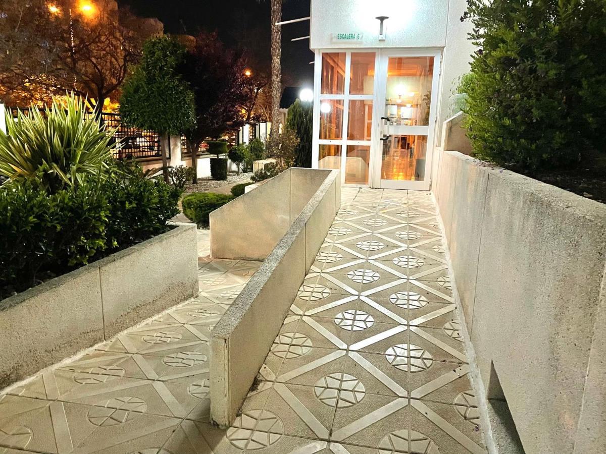 Large Relaxed Terrace, Golf Views Huoneisto Alicante