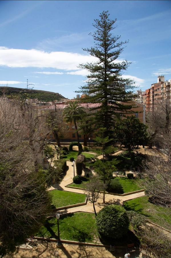 Reina Victoria La Plaza *