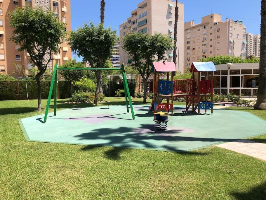 Precioso En Urbanizacion Junto Al Mar. *