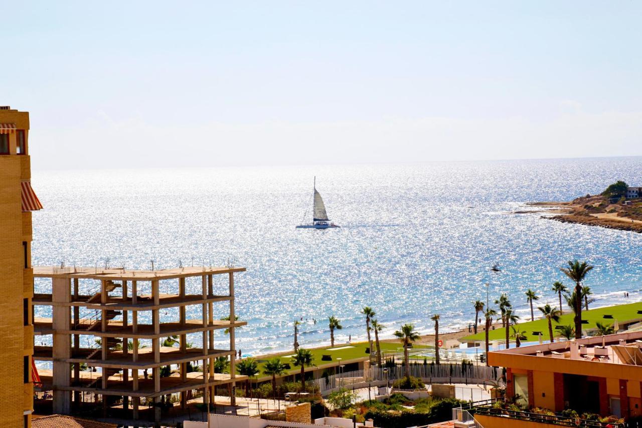 In Front Of The Sea With Ac And Pool