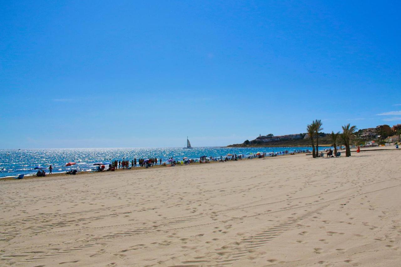 In Front Of The Sea With Ac And Pool Huoneisto Alicante