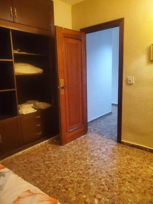 Homestay Lovely Bedroom In A Shared In The Center Of Alicante