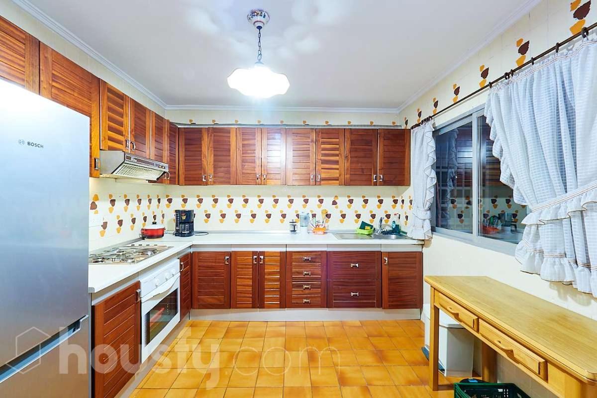 Lovely Bedroom In A Shared In The Center Of