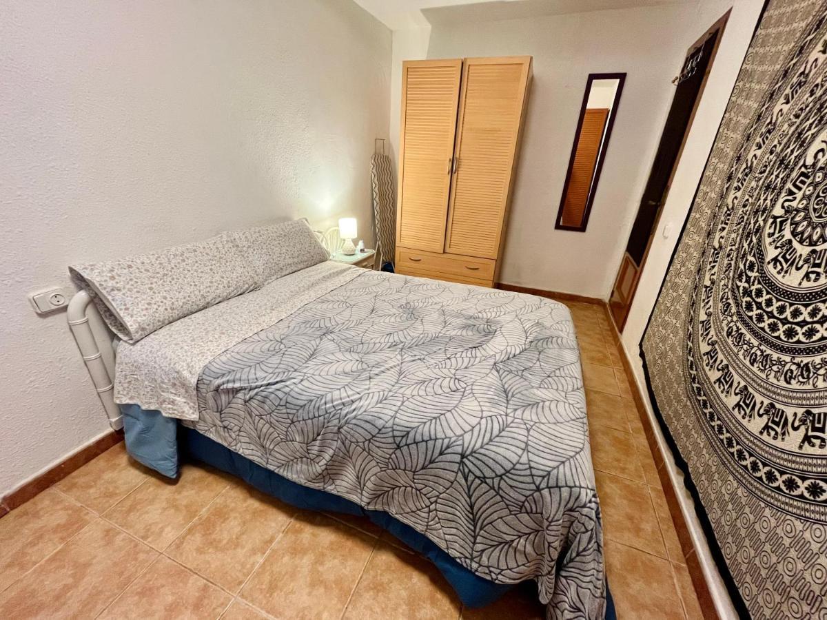 Estudio Adosado Acogedor Con Jardin, Barbacoa Y Parking Privado Holiday home *