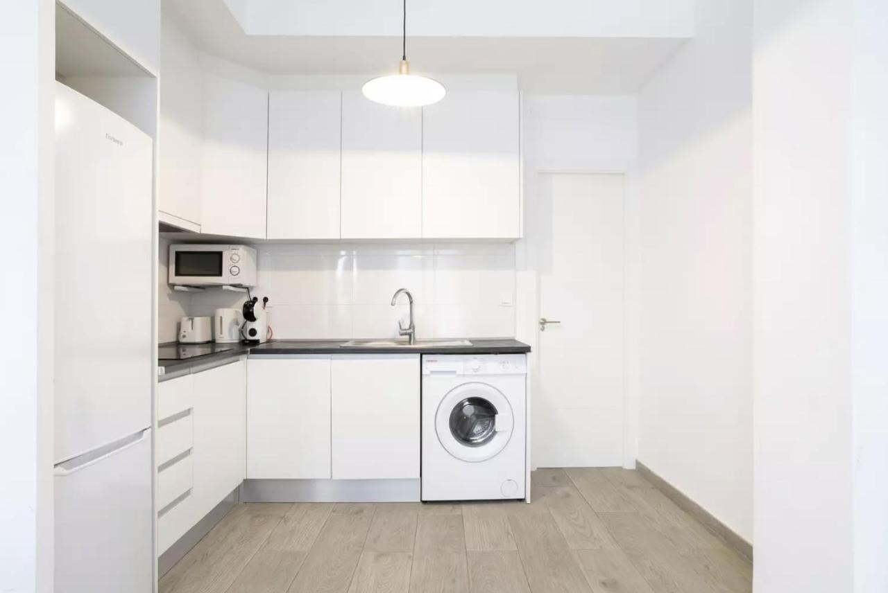 Very And Modern Flat, In Center