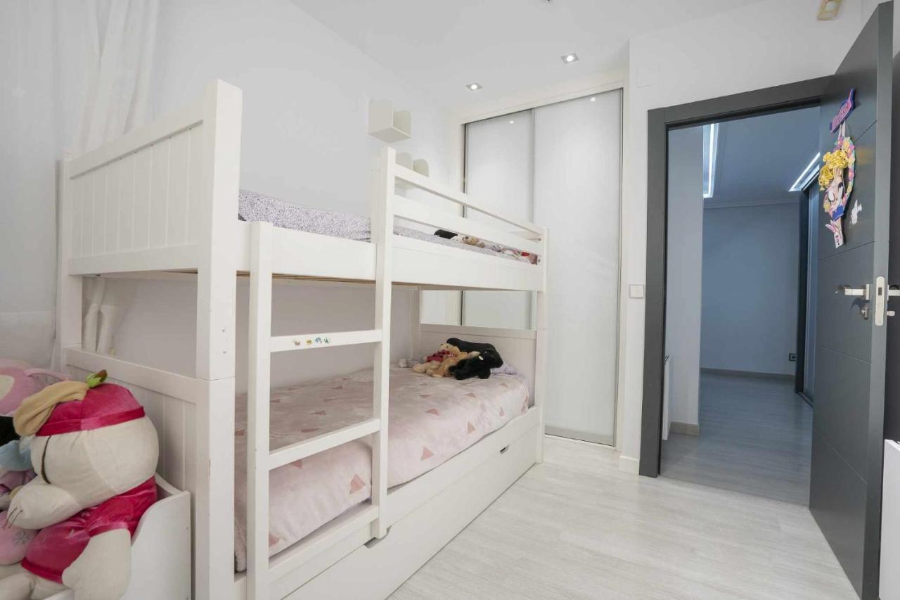X Uvarovita Villa Alicante