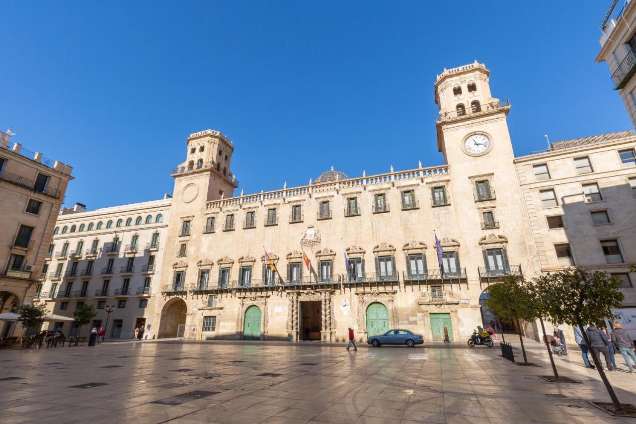 Plaza Ayuntamiento *
