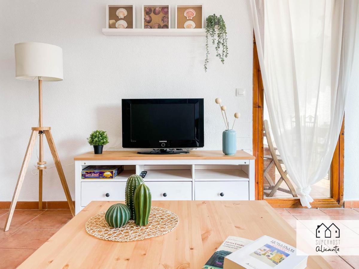 Apartamento Muy Luminoso, Con Piscina Y A 5 Min De La Playa. Alicante