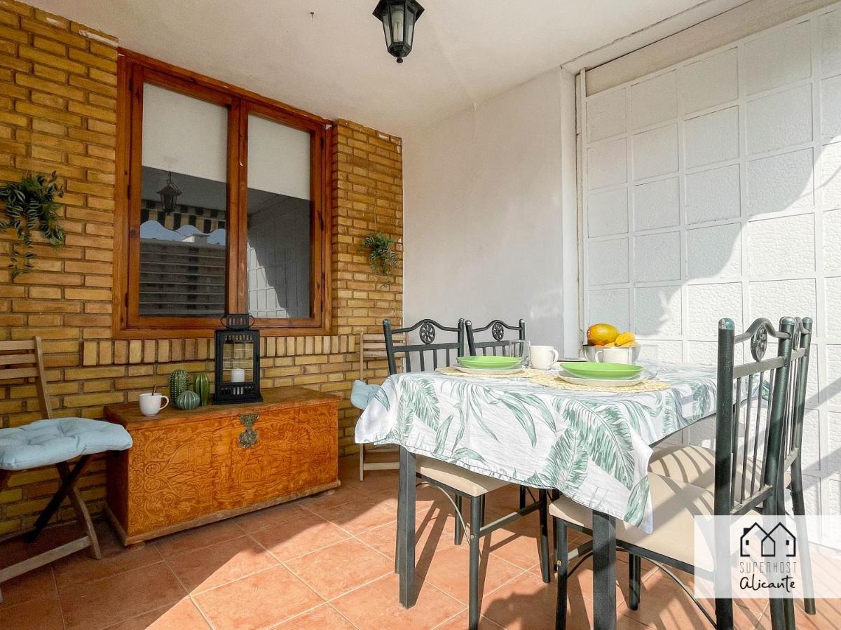 Apartamento Muy Luminoso, Con Piscina Y A 5 Min De La Playa.