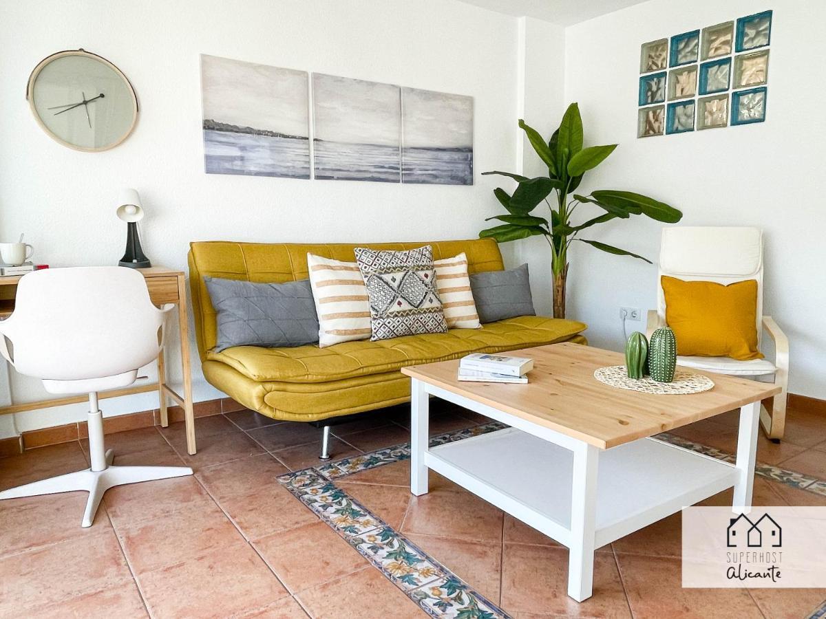 Apartamento Muy Luminoso, Con Piscina Y A 5 Min De La Playa.